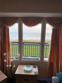 Sea View Static Caravan With Decking - Skipsea Sands Holiday Park - Image 3