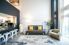 Modern Downtown Top Floor Penthouse With Bay Views - Image 4