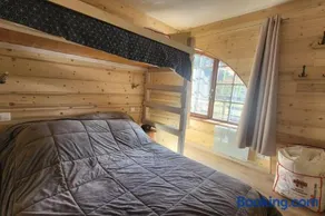 Cozy retreat just steps from the slopes - Image 3