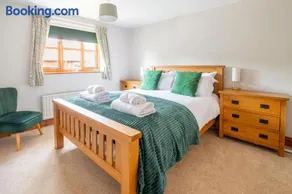 Acorn House - Image 3