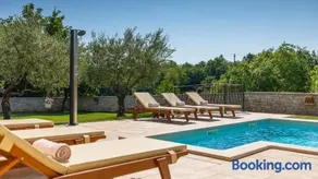 Activity villa Gardenia with pool in Tinjan - Image 2