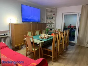 Fair House Near Düsseldorf- 5 Bedrooms, Garden, Terrace Parking - Image 2