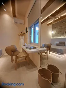 Pnoé Lounge Suite - Image 3