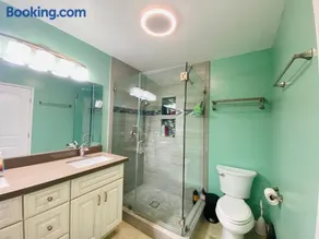 Costa Mesa Homestay - Private Rooms with 2 Shared Baths and Hosts Onsite - Image 4