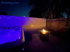HOT TUB and Washer & Dryer in Unit - Image 4