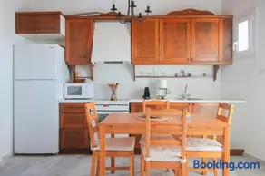 2BR Fully Equiped Cottage Home - Near the Beach - Image 3