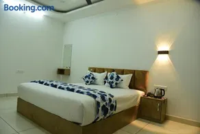 Hotel Ananta Inn - Image 1