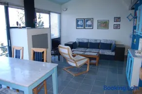 Cottage with sea view - Image 2