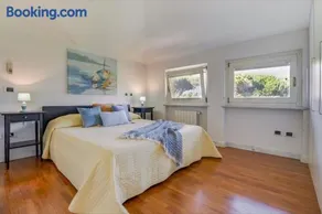Villa Alberta With Reserved Beach Spot - Image 3