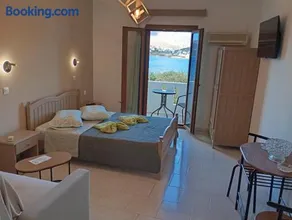 Akrogiali Rooms & Studios - Image 1