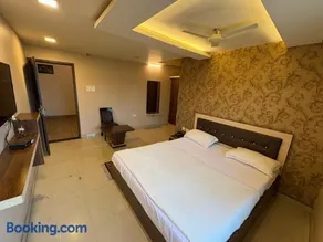 Hotel Aurelia Heights - Image 1