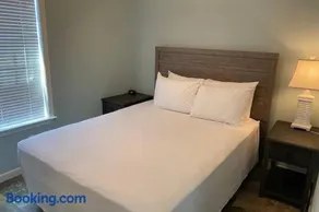 Cozy Tiny Home Near Disney World & Orlando Parks! - Image 3