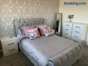 SUNNY PRESTATYN APARTMENT - Image 1