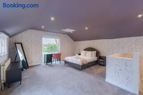 Wellness Escape by River, Sauna, Heated Pool, Hot Tub - Image 3