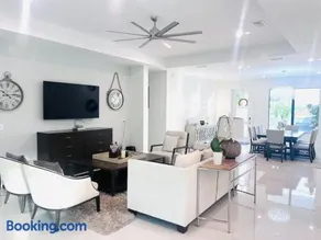 4 Bedrooms Heated Pool Spacious - Image 3
