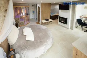 Suite Spa Privatif près de Provins Jacuzzi Sauna - Image 1