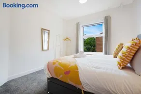 Modern 3BR Washington sleeps 6 by Stay With Us - Image 2