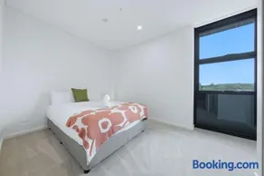 Modern Urban Home in Melrose Park Eat-Sleep-Roam - Image 2