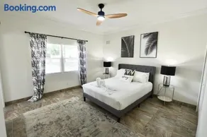 Villa Olivō -2BR Modern Luxury-River & Ocean Access - Image 2