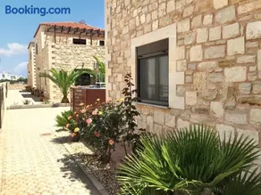 Charming House in Chersonissos with Mountain View - Image 2