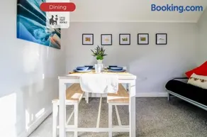 Spacious 2 Bedroom Family Apartment with WiFi, Sleeps 5 - Image 4
