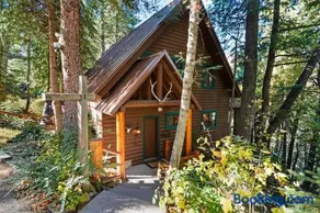 Beartooth Lodge with Hot Tub and Stuart Falls Views - Image 2