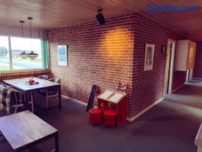 Comfortable 3- bedroom villa with free parking - Image 4