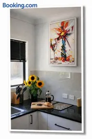 Beautiful home in Bellbird Park - Image 4