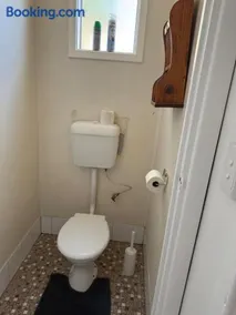 Comfortable 4 bedroom house - Image 2