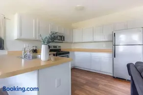 Perfect 1BR In Prime Location & View of Stadiums - Image 4
