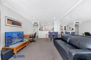 Comfy One Bedroom Apartment In Heart of The Rocks - Image 3