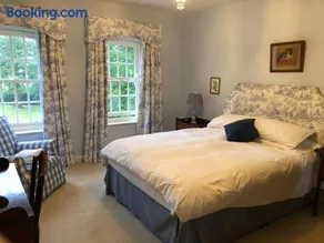 The Wing & gardens with FREE hot tub & hard tennis court at Brook Hall nr York & Leeds - Image 3