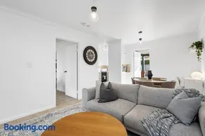 The Finch & Fern A Sepal Stay - Image 3
