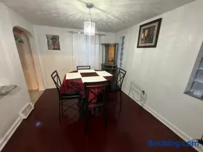 Cozy 3BR House with Garage - Image 4