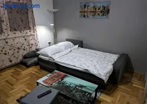 Apartment in quiet area with free parking - Image 2