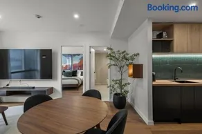 Private Apartment Premium QV Getaway Central including Pool Gym and Parking - Image 1
