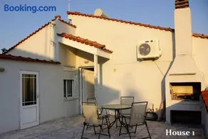Lazy Cat Holiday House - Image 4