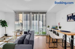 Sleek 1BR Near BOKCenter-Gym,Lounge,Balcony,PetOK - Image 3