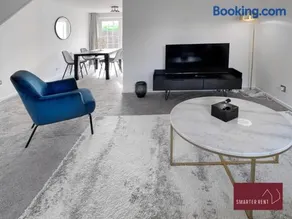 Farnham - 2 Bed House - Parking - Image 2