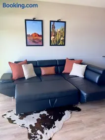 Downtown Dallas Apartment with Pool Gym and King Size Bed - Image 2