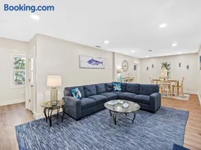 Modern Coastal Cottage Near Destin & Beaches - Image 2