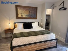 Eagle’s Landing Lodge - Image 1