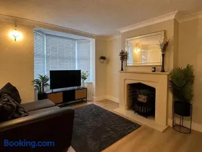 2 BR, Mdn Family home - Insurance, Peter Rabbit theme single room, Garden - Image 2