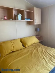 Comfy 2 bed holiday caravan - Image 1