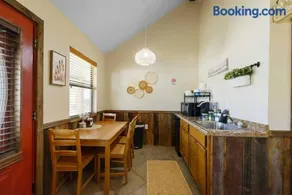 The Kiwi at Nicole Creek Cabins - Image 4