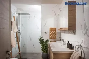 BELLA CASA LUXURY SUITES - Image 5