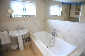 Blackbrook House - Image 5
