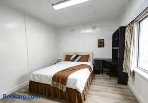 Central Burwood quiet share stay - Image 2
