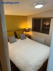 The Cherries - Caer beris holiday park 2 bedroom lodge - No commercial vehicles allowed on site - Image 3