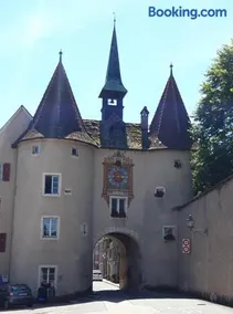 Vivez un conte de fée dans la pièce ronde d'une tour médiévale - Image 2